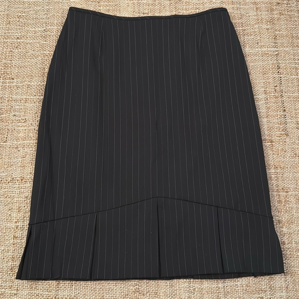 T Tahari Pinstripe Peplem Hem Suit Skirt size 8